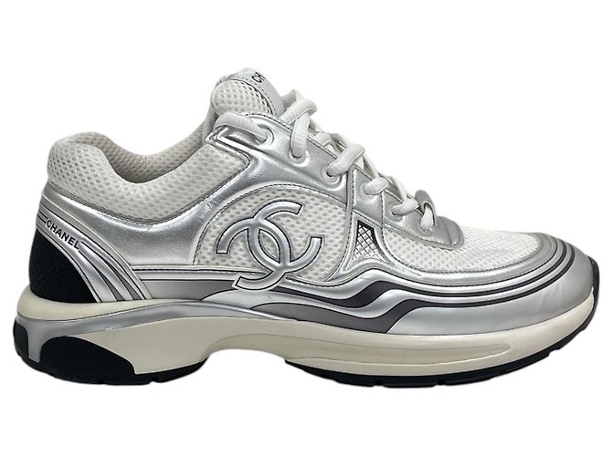 Chanel Silver CC Logo Sneaker für Herren Weiß