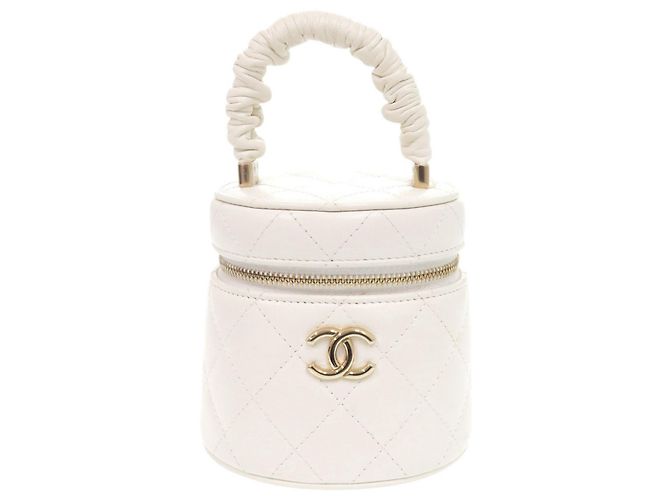 Chanel Coco Mark Matelassé Vanity Bag Weiß