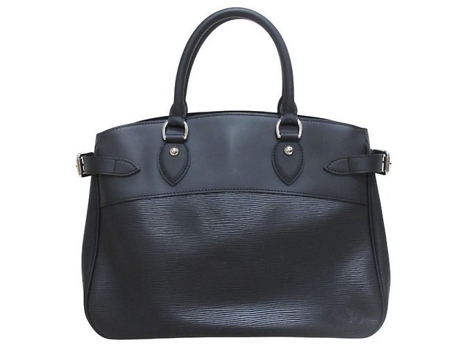 Bolsa Louis Vuitton Passy PM em couro Epi Preto