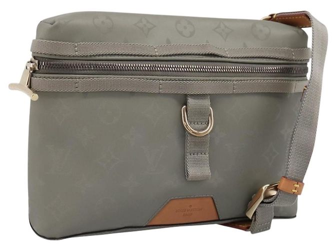 Sac Messenger PM LOUIS VUITTON Monogram Titanium Gris M43889 LV Auth ka5662V Marron