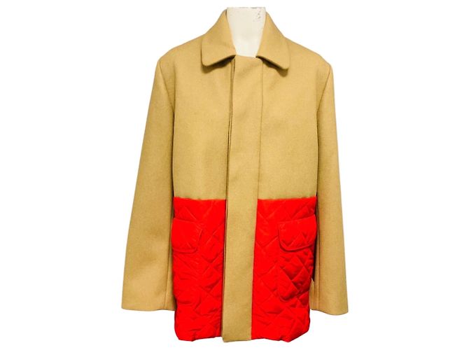 Autre Marque Maison Kitsune Tan / Red Wollmantel mit gestepptem Saum Kamel