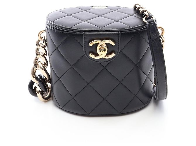 Borsa a tracolla Chanel Matelassé in pelle d'agnello nera Nero