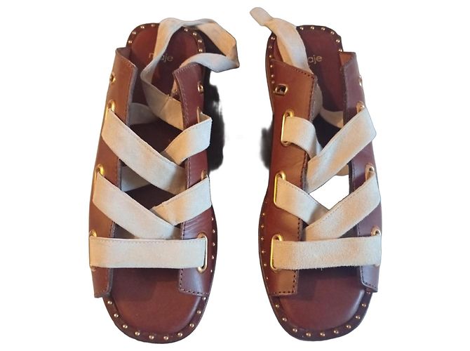 Sandali Maje in pelle marrone e camoscio beige