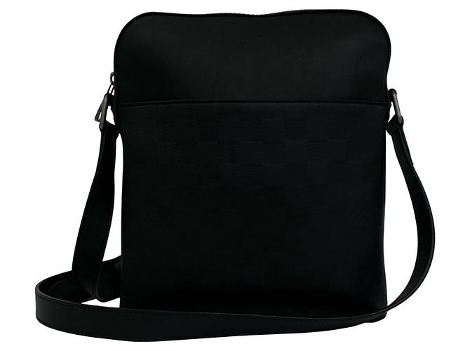 Louis Vuitton Pochette District Damier Infini Leather Shoulder Bag Noir