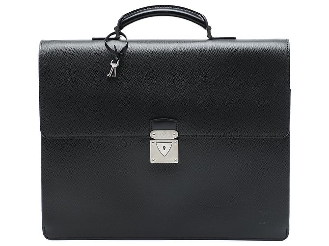Louis Vuitton Black Taiga Robusto 2 Preto