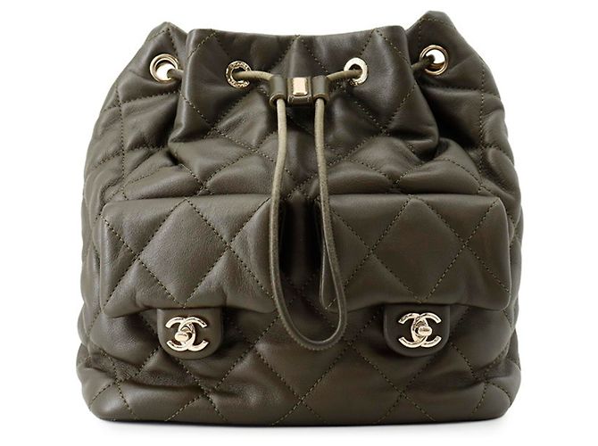 Bolso de mano Chanel de cuero caqui