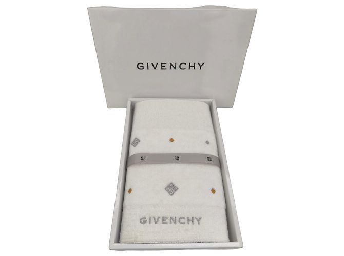 Toalha Givenchy em algodão branco