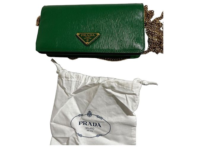 Cartera de cadena de cuero verde Prada