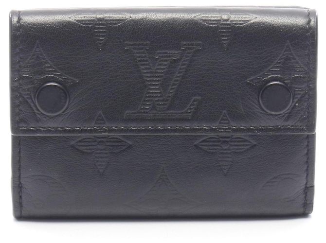 Cartera compacta Discovery Louis Vuitton en Monogram Shadow negro