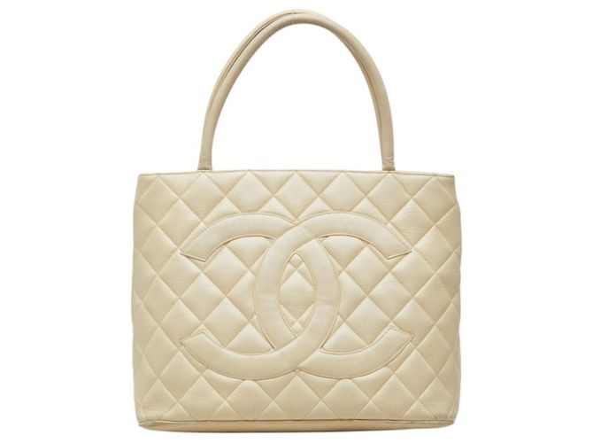 Chanel Matelassé Coco Mark Reissue Tote Bag Weiß Roh