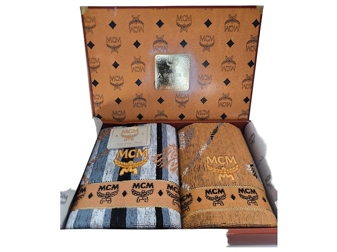Ensemble de deux serviettes MCM monogramme Marron Noir Blanc Doré Gris