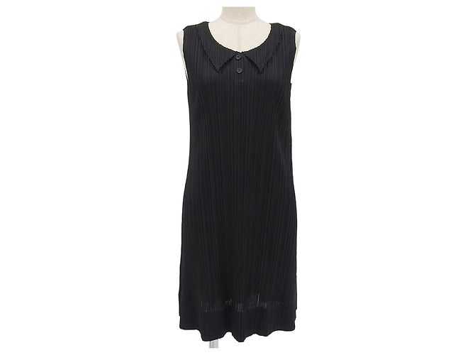 Issey Miyake PLEATS PLEASE Kleid aus Polyester Schwarz