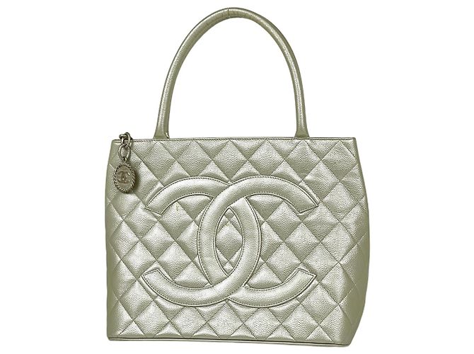Borsa Tote Chanel Reissue in pelle caviar argento