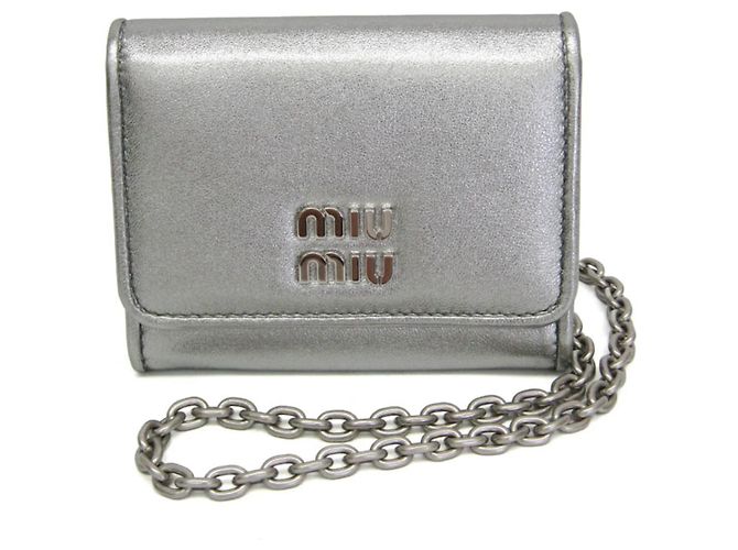 Miu Miu Monedero y tarjetero con correa de cadena 5MR030 Plata