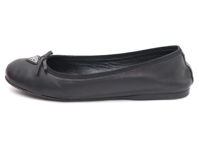 Prada Ballerines à logo triangle Noir
