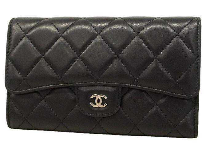 Cartera larga tri-fold Chanel en piel de cordero negra Negro