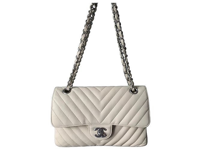 Borsa a tracolla Chanel Timeless Classique Chevron Medium Beige