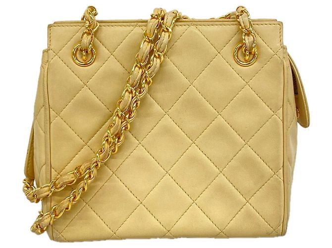 Bolsa de Ombro Chanel Matelassé com Corrente Bege