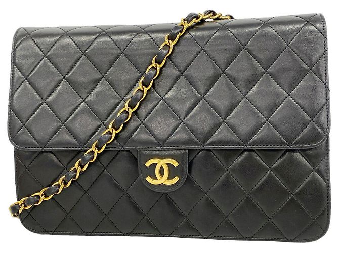 Bolsa de Ombro Chanel Matelassé com Corrente Preto