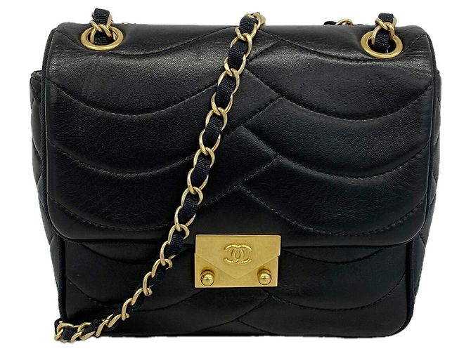 Borsa a tracolla Chanel in pelle d'agnello nera Nero