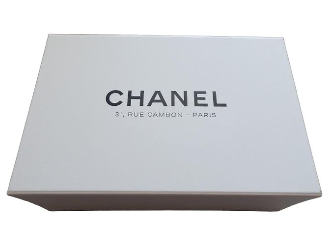 Cambon Chanel White Box 31X21X12cms