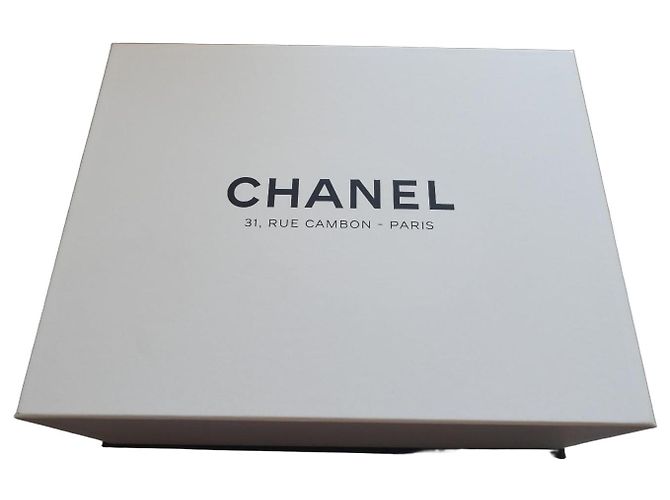 Caixa Chanel 31, Rue Cambon - Paris 38X29X16 cms Branco