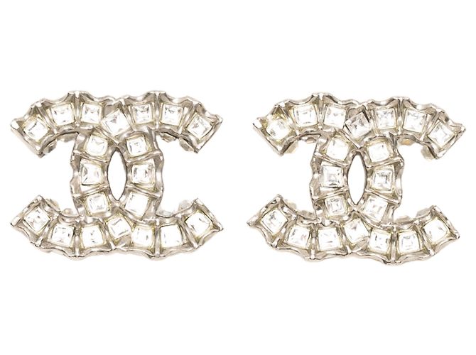 Brincos Chanel Silver CC em latão e strass com fecho push back Prata