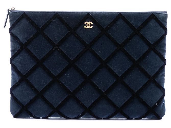 Chanel Blue Large Quilted Velvet O Case Clutch Blau Marineblau