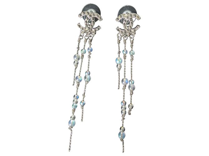 Orecchini pendenti Chanel CC A18S SHW con perline Argento Bianco Metallico