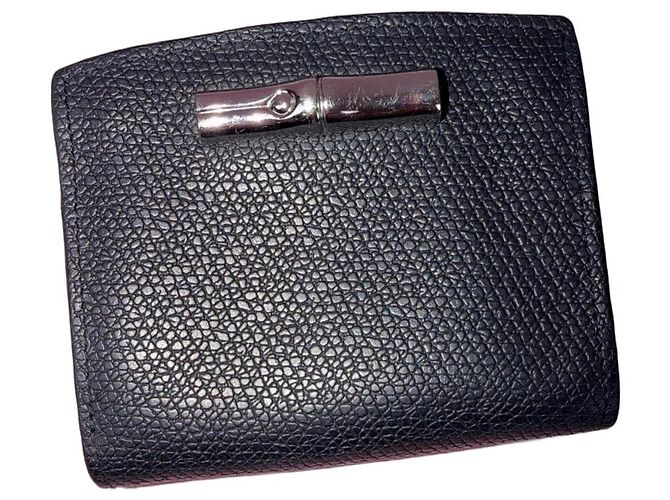 Longchamp wallet in black grained leather