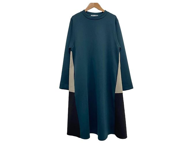 Autre Marque Vestido BEARDSLEY con espalda acampanada Negro Beige Verde