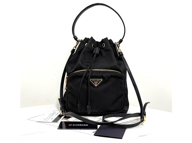 Prada Sac Bucket en Nylon avec Logo Triangle Noir