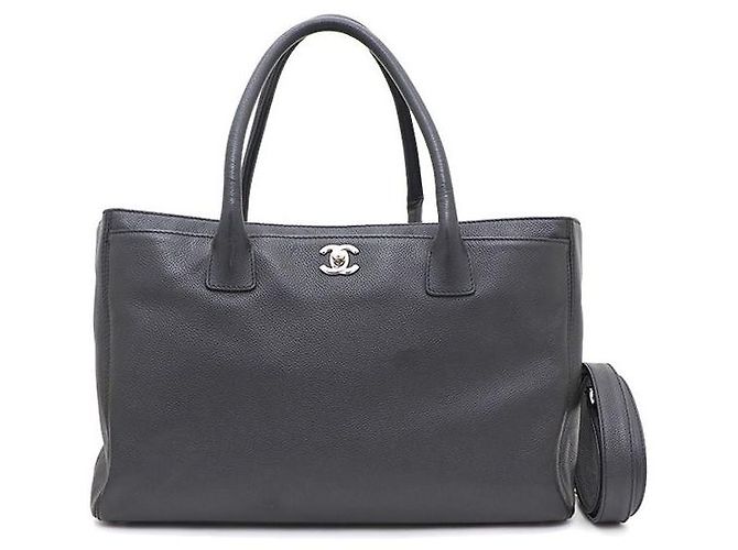 Chanel Totebag e borsa a tracolla con logo CC argento in nero