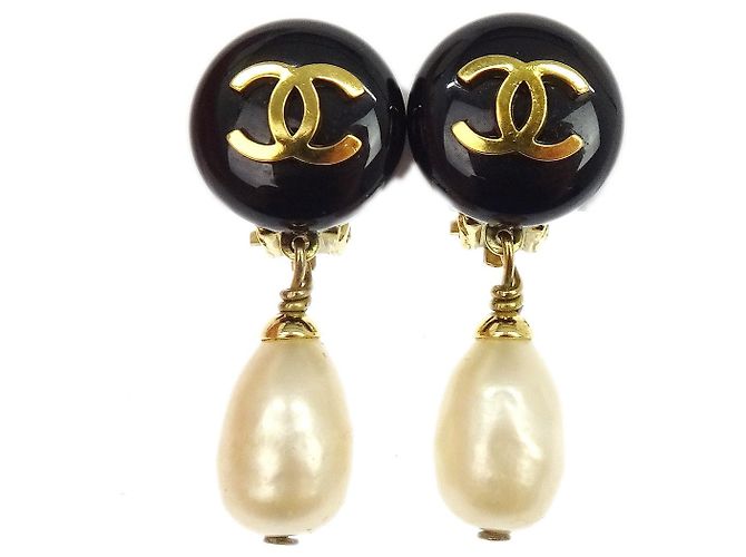 Orecchini Chanel CC Logo pendenti in perle artificiali e placcato oro D'oro