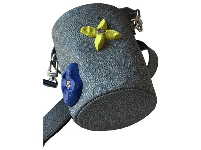 Saco balde Louis Vuitton em couro cinza