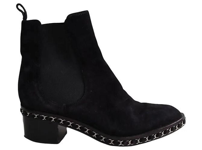 Botas Chanel com fivelas em camurça preta Preto