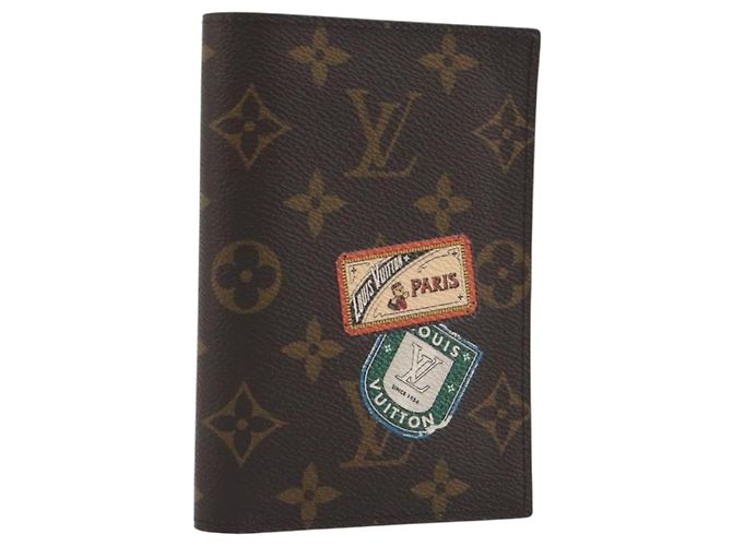 LOUIS VUITTON Monogram Couverture Passport Case M64502 LV Auth 197015SAM Monograma