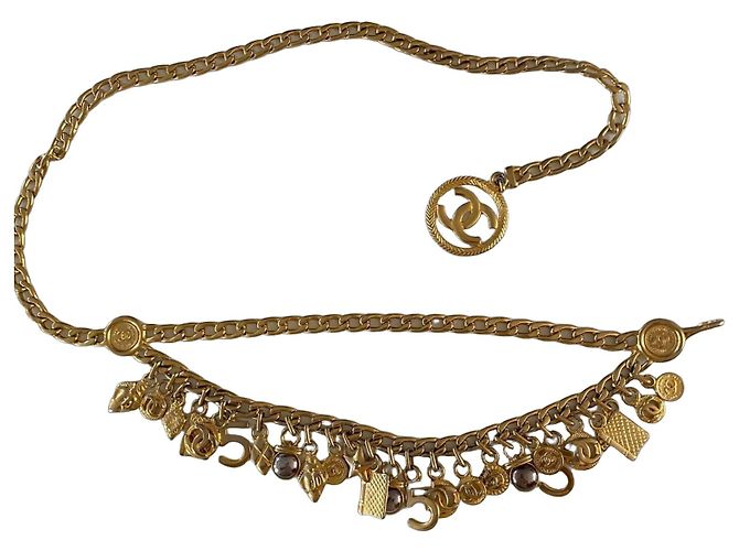Première Cinturón de cadena Chanel con dijes Dorado