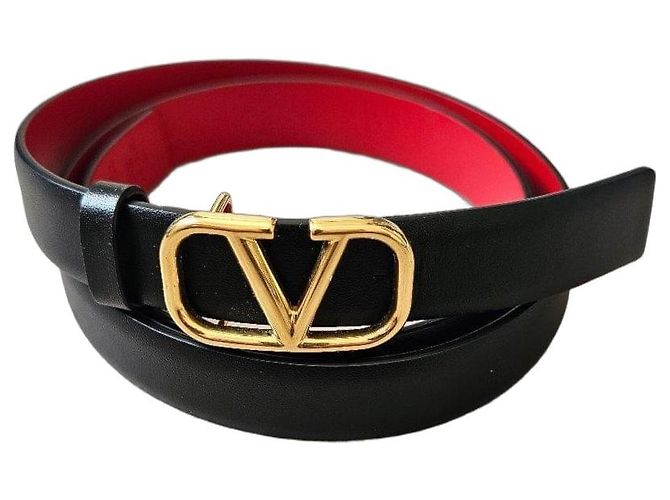 Valentino Garavani Cinturón de cuero negro y rojo con hebilla VLogo Roja
