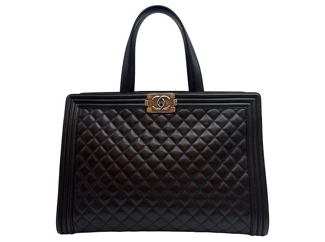 Le Boy Chanel Saco de Compras Boy em Pele de Cordeiro Preto