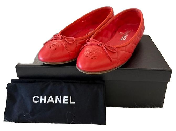Chanel Sapatilhas Planas Acolchoadas Vermelhas Vermelho