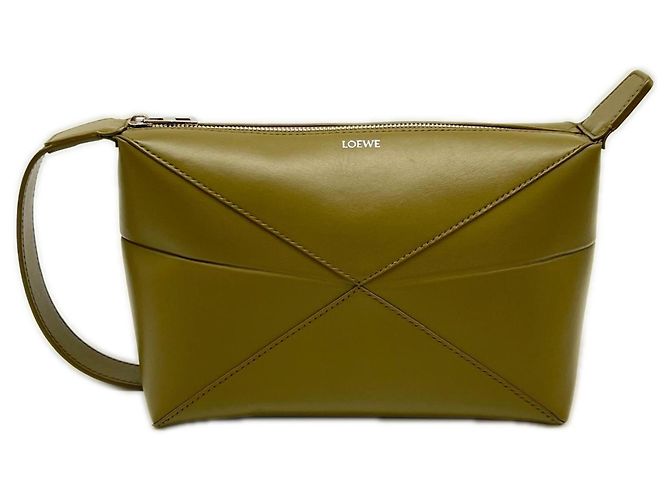 Loewe Puzzle Fold Tasche aus glänzendem Kalbsleder Khaki