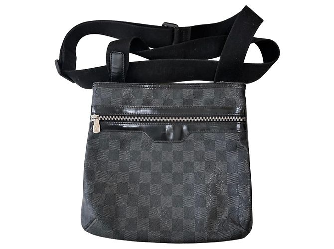 Louis Vuitton District Messenger Damier Infini Leather MM Noir
