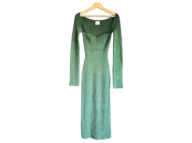 KHAITE grünes Rippstrick-Maxikleid