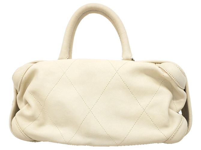 Bolsa Chanel em couro de bezerro marfim Cru