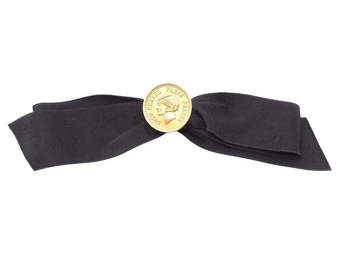 Spilla a medaglione con nastro nero e oro Chanel D'oro