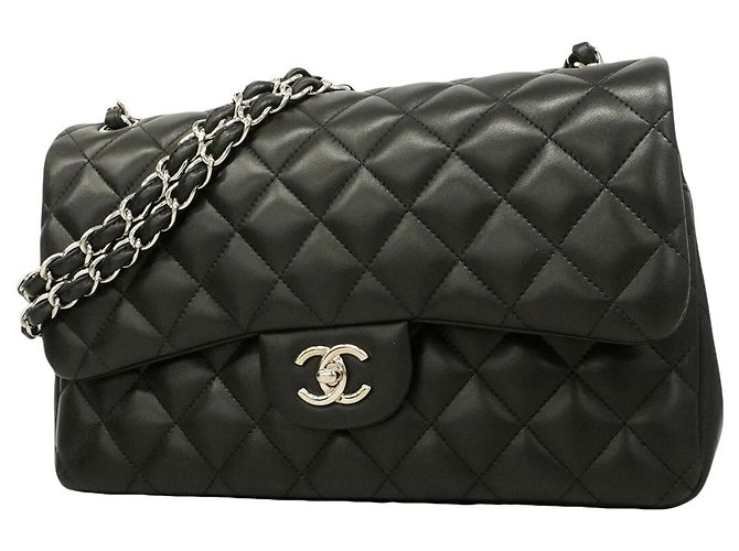 Borsa a tracolla Chanel in pelle d'agnello nera Nero