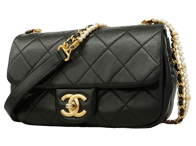 Bolsa de Ombro Chanel Mini Matelassé com Corrente Preto