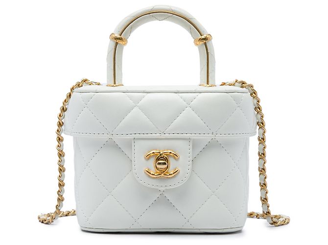 Chanel Mini Vanity Case CC Matelassé em Pele de Cordeiro Branca com Alça Branco