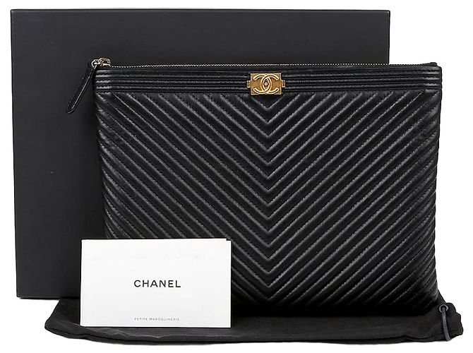 Chanel Pochette Chevron Boy New Medium Noir